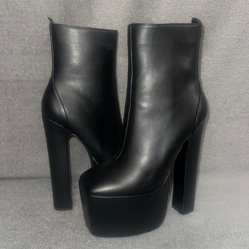Pink Kiss Black Platform Women's Heels Size 7.5 new without tags